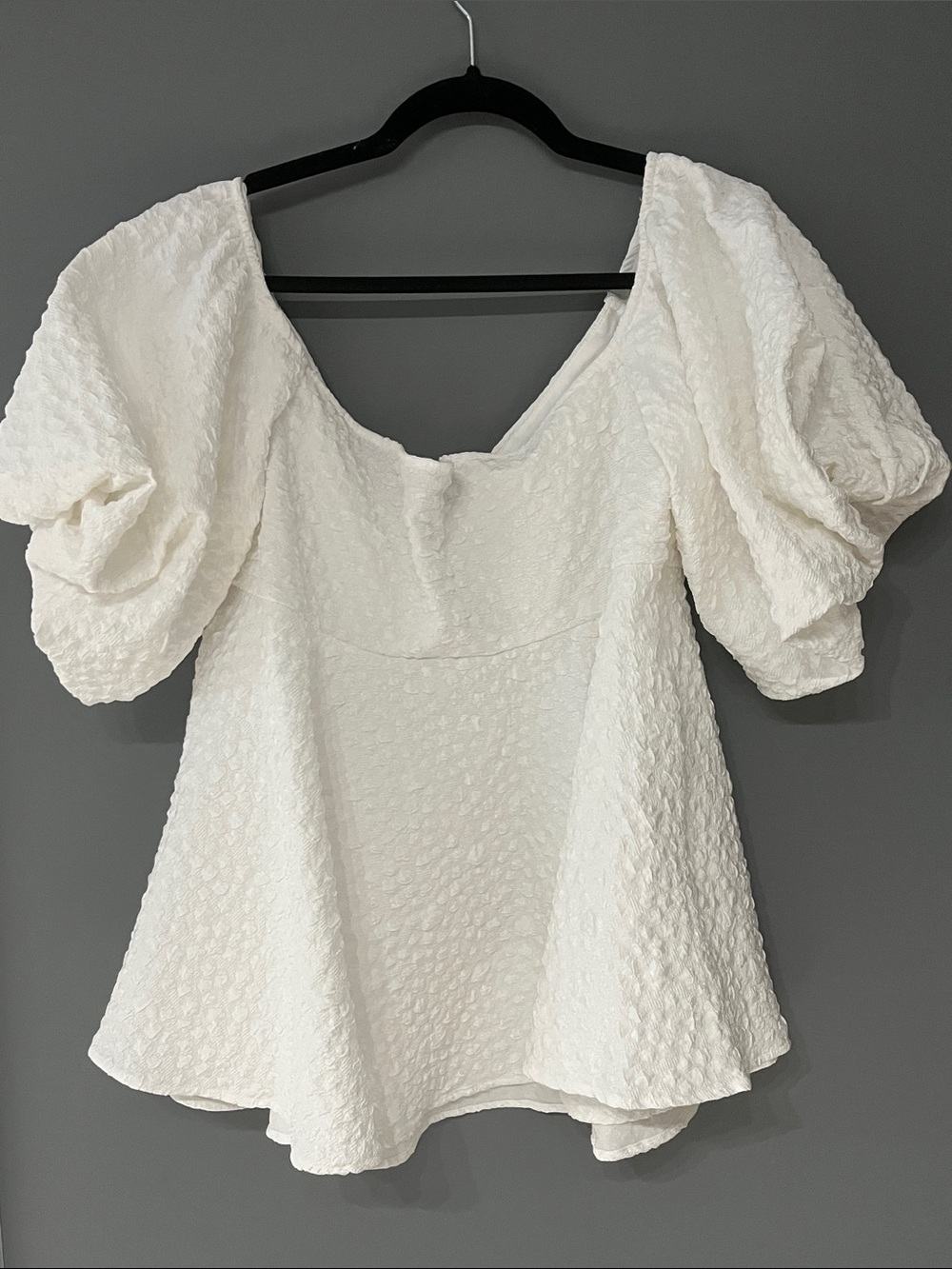 3/$15 SHEIN Ivory Textured Puff Sleeve Peplum Top